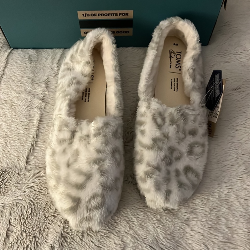 Toms - Picture 2 of 4